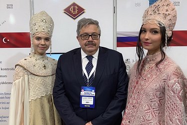 Оренбургский пуховый платок на турецкой ярмарке